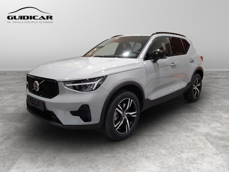 GuidiCar - VOLVO XC40 1 XC40 PLUS DARK B3 AUT Nuovo