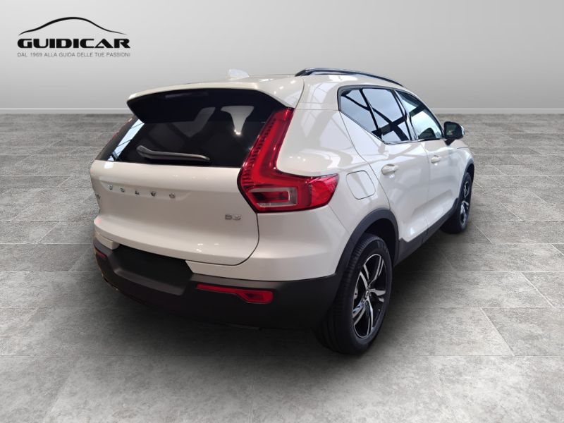 GuidiCar - VOLVO XC40 1 XC40 PLUS DARK B3 AUT Nuovo