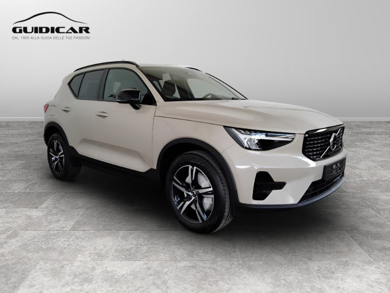 GuidiCar - VOLVO XC40 1 XC40 PLUS DARK B3 AUT Nuovo