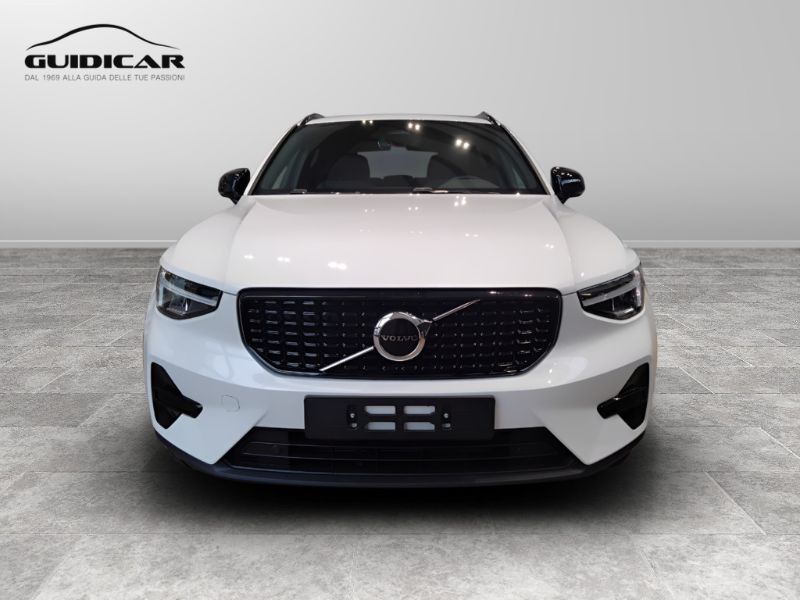 GuidiCar - VOLVO XC40 1 XC40 PLUS DARK B3 AUT Nuovo