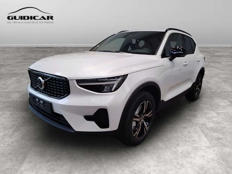 GuidiCar - VOLVO XC40 1 XC40 PLUS DARK B3 AUT Nuovo