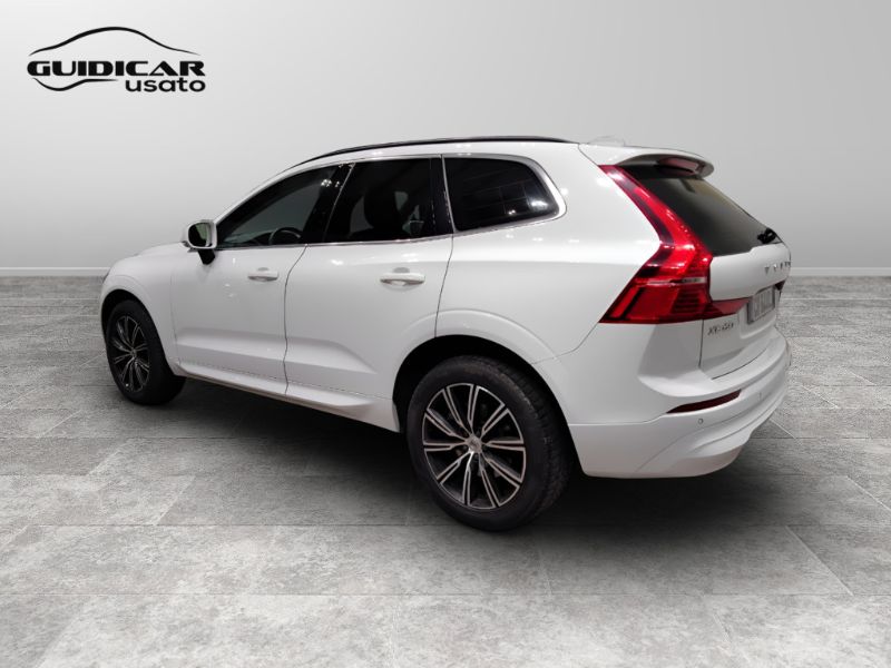 GuidiCar - VOLVO XC60 2021 XC60 N1 2.0 B4 d Momentum auto my22 Usato